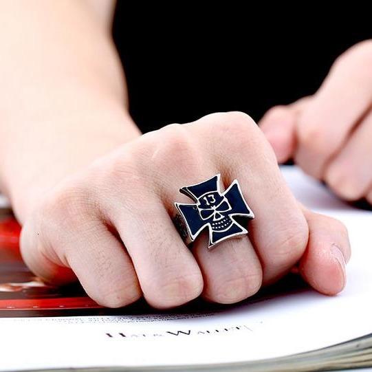 Maltese Cross Ring | Skull Action