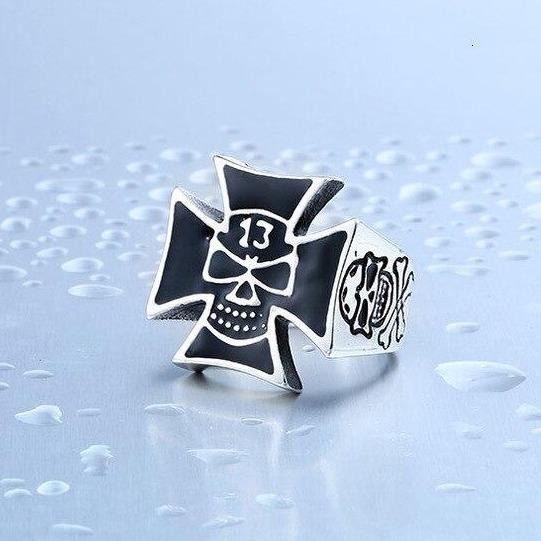 Maltese Cross Ring | Skull Action