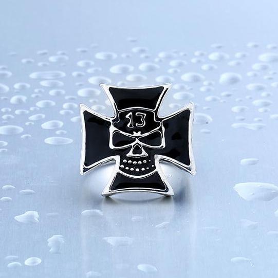 Maltese Cross Ring | Skull Action