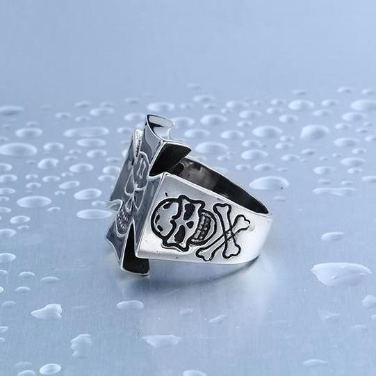 Maltese Cross Ring | Skull Action