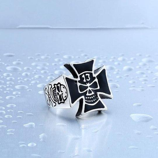 Maltese Cross Ring | Skull Action
