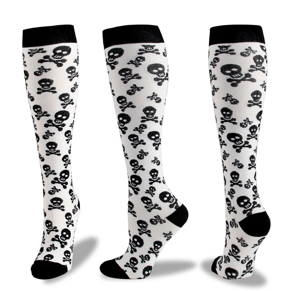 Skull and Crossbones Socks White