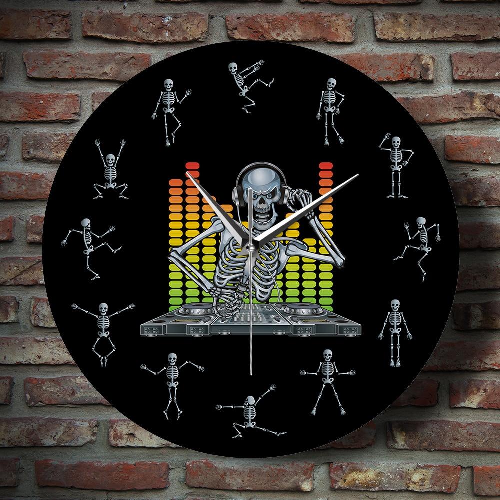 Skull And Bones Clock | Skull Action