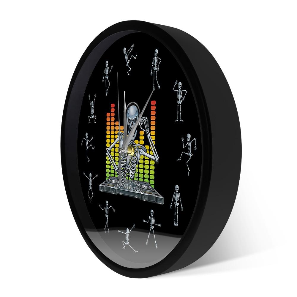 Skull And Bones Clock | Skull Action