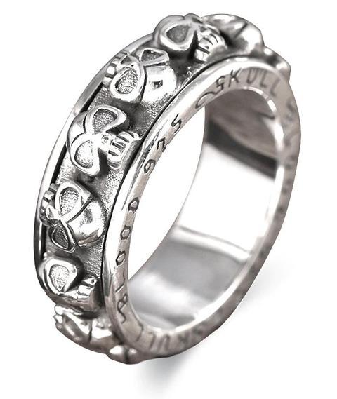 skull ring on finger