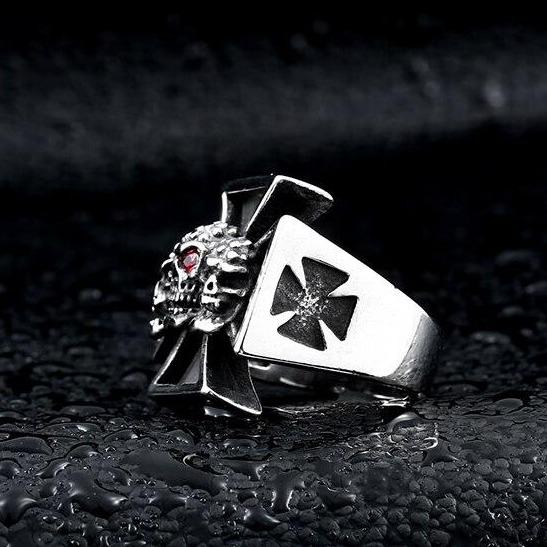 Maltese Cross Signet Ring | Skull Action